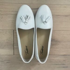 Trotters Women's “Liz” Tassel Loafers